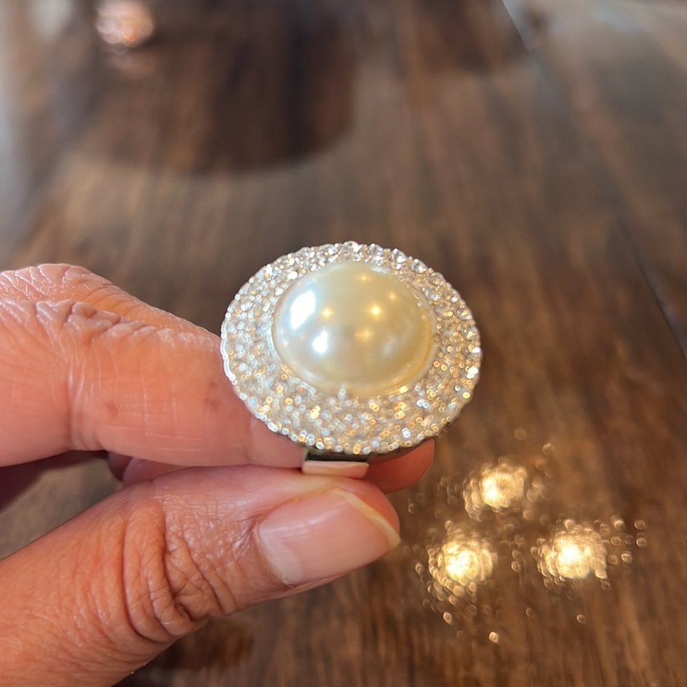 Beautiful pearl and diamond ring!